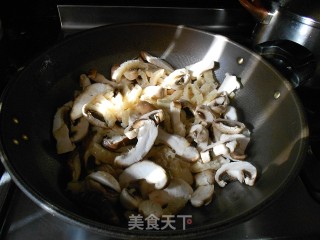 Stir-fried Puffy Skin with Mushrooms recipe