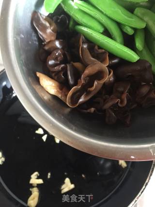 Stir-fried Black Fungus with Sweet Beans recipe