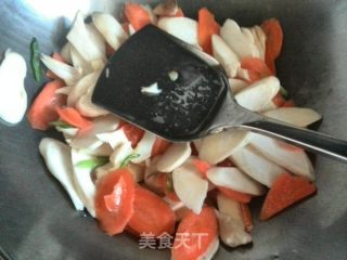 Fried Carrots with Pleurotus Eryngii recipe