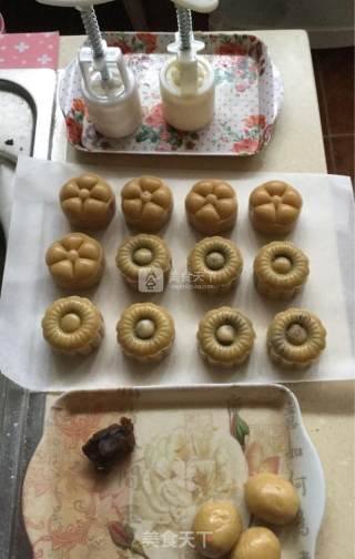 The Mid-autumn Festival is Coming Soon, Let's Start Making Moon Cakes! recipe