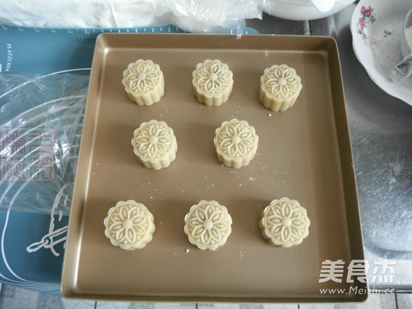 Honey Mung Bean Mooncakes recipe