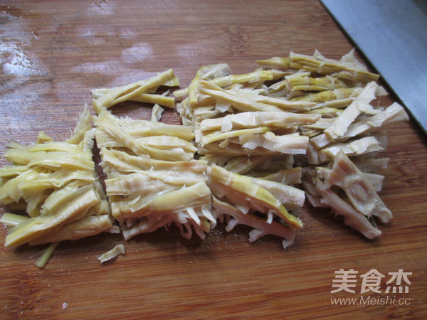 Lamb Tail and Bamboo Shoots Mixed with Pork Belly recipe