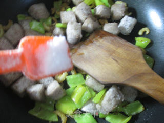 Stir-fried Sorghum Steamed Buns with Kaiyang Green Peppers recipe