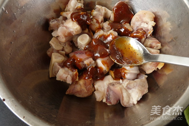 Stir-fried Pork Trotters with Black Pepper Sauce recipe