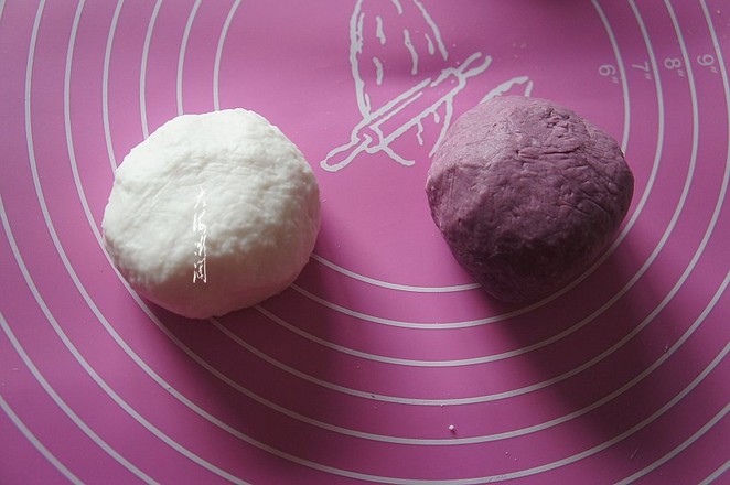 Crystal Red Bean and Coix Seed Mooncake recipe