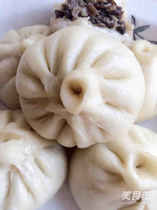 Steamed Buns with Dried Plums and Vegetables recipe