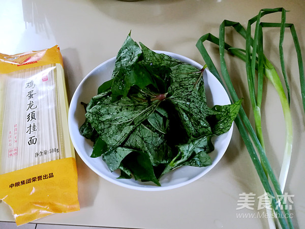 Sweet Potato Leaf Soup Noodles recipe