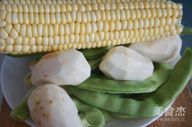 Corn and Taro Soup in Casserole Pot recipe