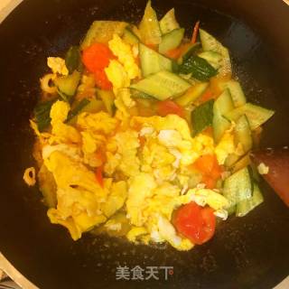 Scrambled Eggs with Tomato and Cucumber recipe