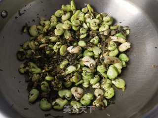 Stir-fried Broad Beans with Dried Vegetables recipe