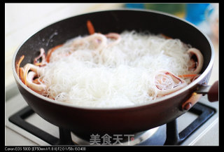 Stir-fried Vermicelli with Soy Sauce King Seafood recipe