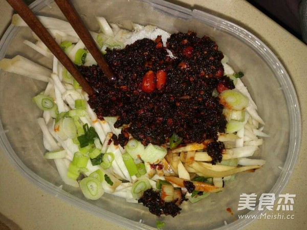 Lazy Caizhi Lao Ganma Mixed with Pickles recipe