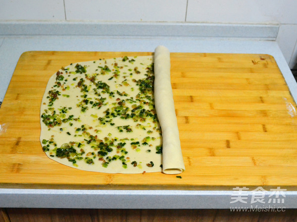 Crispy and Ever-changing Delicious Breakfast---scallion Oil Egg Filling Pie recipe