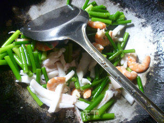 Stir-fried Double Fresh with Garlic Stalks recipe