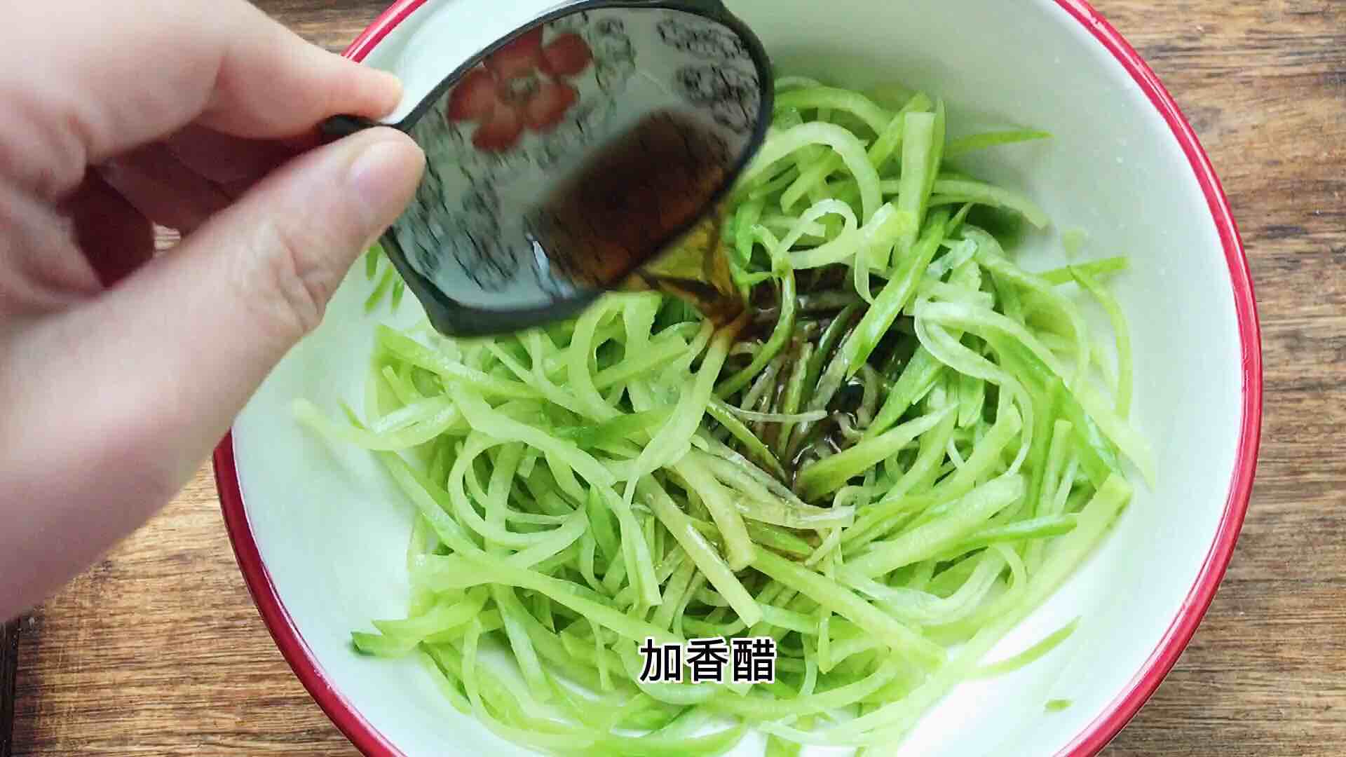 Salad with Shredded Radish, Sweet and Sour and Refreshing, Served with Wine and Served with Rice recipe