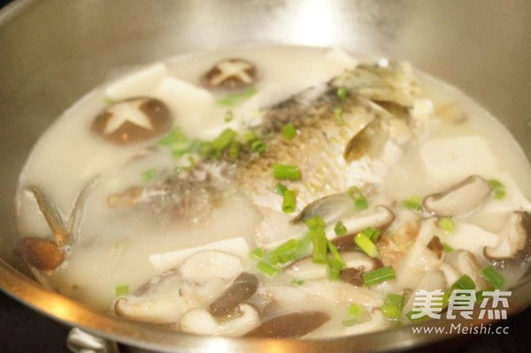 Mushroom, Tofu and Crucian Carp Soup recipe