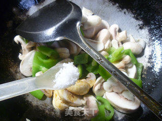 Stir-fried Mushrooms with Green Peppers recipe