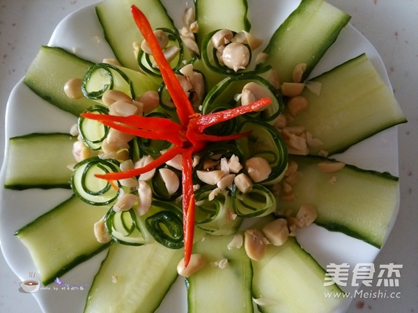 Cucumber Rolls with Salad Sauce recipe