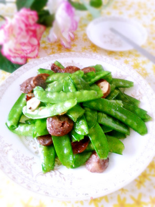 Stir-fried Snow Peas with Spicy Sausage recipe