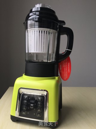 Joseph Joseph Wall Breaker's Mango Milkshake recipe