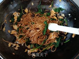 Stir-fried Dry Noodles with Fungus and Potato Leaves recipe