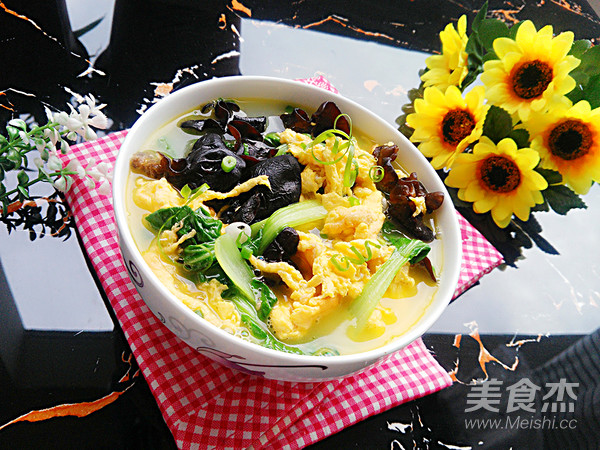 Fungus, Cabbage and Egg Soup recipe