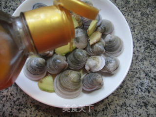 Steamed Round Clams recipe