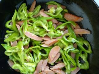 Stir-fried Ham Sausage with Green Peppers recipe