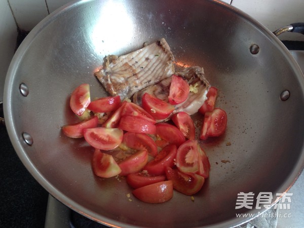 Grilled Fish Belly with Tomato recipe