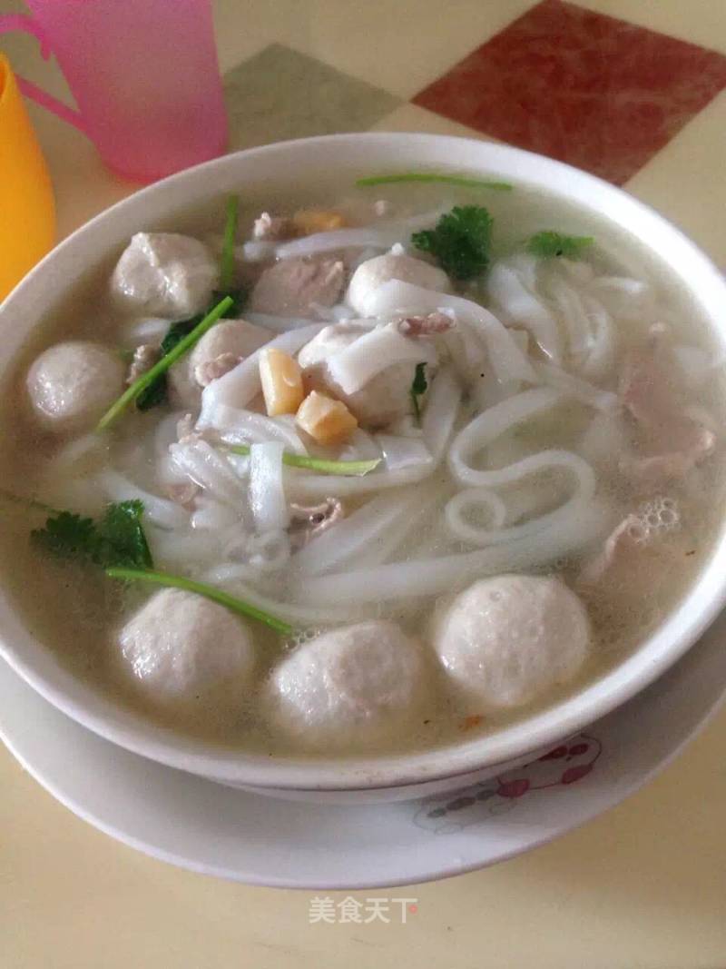 Scallops, Lean Meat and Meatballs Pho Soup