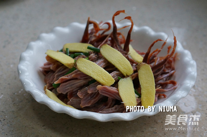 Steamed Duck Tongue with Green Onion and Ginger recipe