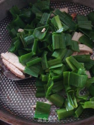 Stir-fried Tofu with Green Garlic recipe