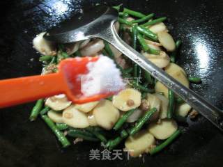 Stir-fried Rice Cakes with Minced Meat and Beans recipe