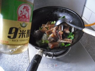 Roasted Dried Fish with Scallions recipe