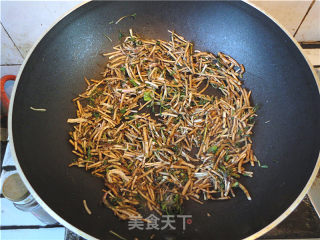 Stir-fried Shredded Pork with Wild Artemisia recipe