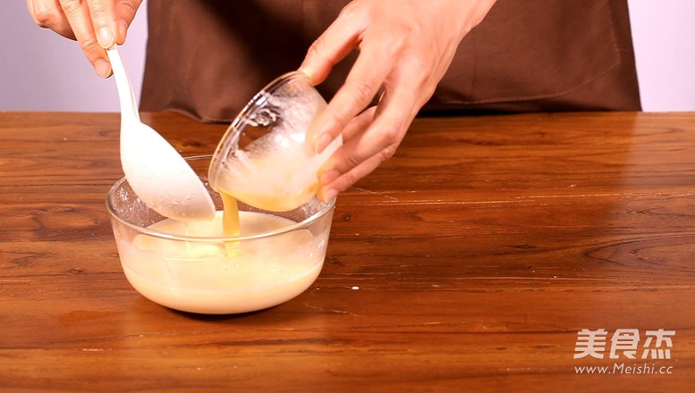A Delicious Dessert that You Can Make with A Pan—mango Pancake recipe