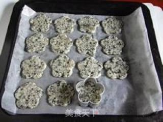 Give The Leftover Rice A Gorgeous Display Stage-seaweed Grilled Rice Crackers recipe