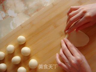 【china】creative Chinese White-crust Pastry: Red Plum and Primula recipe