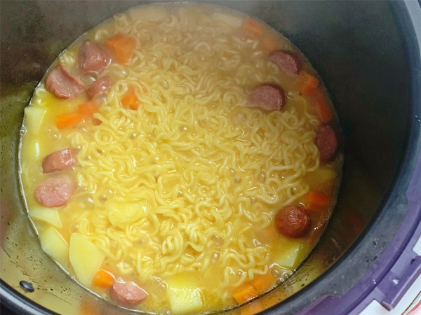 Curry Beef Sausage Sin Ramen recipe