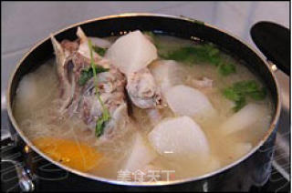 Beauty and Calcium Supplement, Warm Up in Winter---big Bone Radish Soup recipe