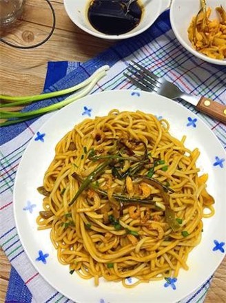 Noodles with Dried Mustard Green Onion recipe