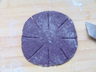 Nutritious Breakfast-black Rice Bean Paste Chrysanthemum Buns recipe