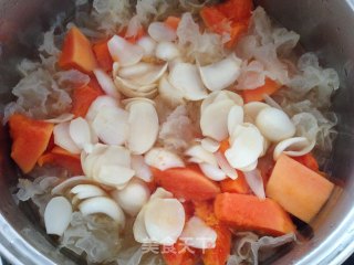 【papaya Lily Tremella Syrup】 recipe