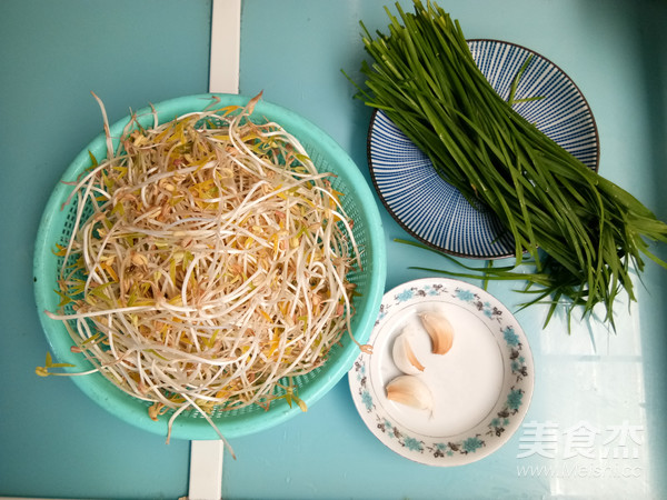 Stir-fried Bean Sprouts with Leek recipe