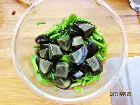 Preserved Eggs Mixed with Chives recipe