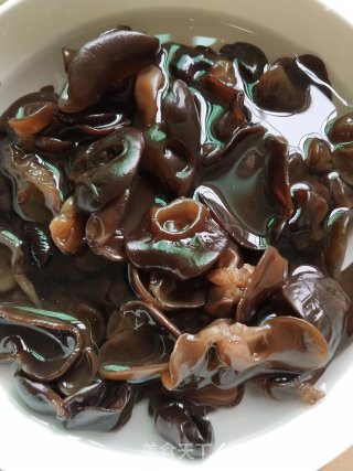 Fried Snow Peas with Fungus recipe