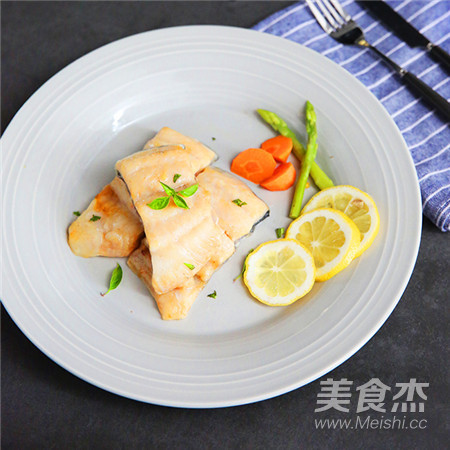 [lazy Welfare Fish Steak] Baked Pangasius with Salad Sauce recipe