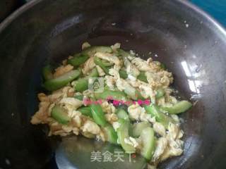 Scrambled Eggs with Loofah recipe