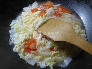 Rippled Noodles with Tomato and Cabbage recipe