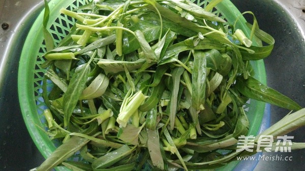 Convolvulus with Garlic Sauce recipe